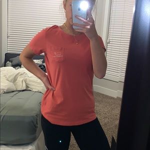 vineyard vines tee!